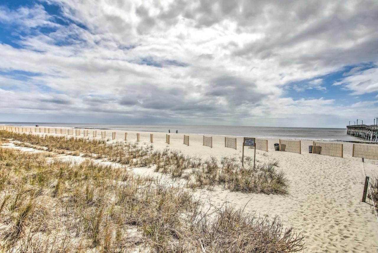 Coastal Oasis With Decks Walk To Holden Beach! 外观 照片